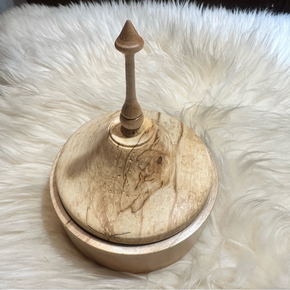 Handmade round box with lid sugar maple